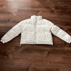 NEVER WORN White Floral  Puffer Jacket with Quilted Texture and Oversized Fit